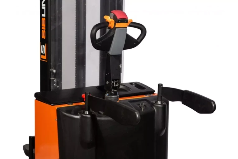 Штабелер электрический самоходный с платформой 1,5 т - 5,6 м Вилы: 1150 , АКБ Свинцово - кислотная, CL1556W SIBLINE купить в Кемерово