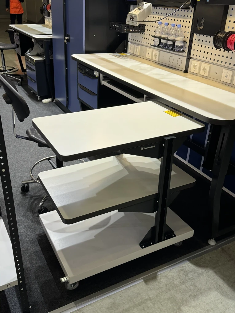 Подкатной антистатический стол SPC A купить в Кемерово Подкатной антистатический стол SPC A купить в Кемерово